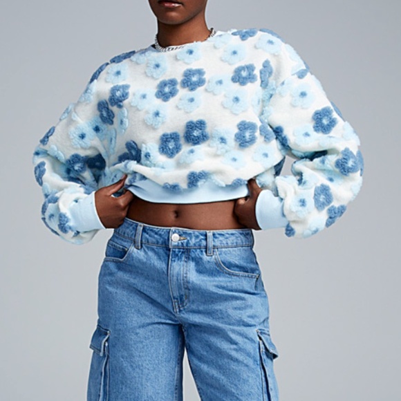 Maison de syndrome x Dress mafia white & blue 3D flowers brushed sweatshirt NWT - Picture 1 of 14